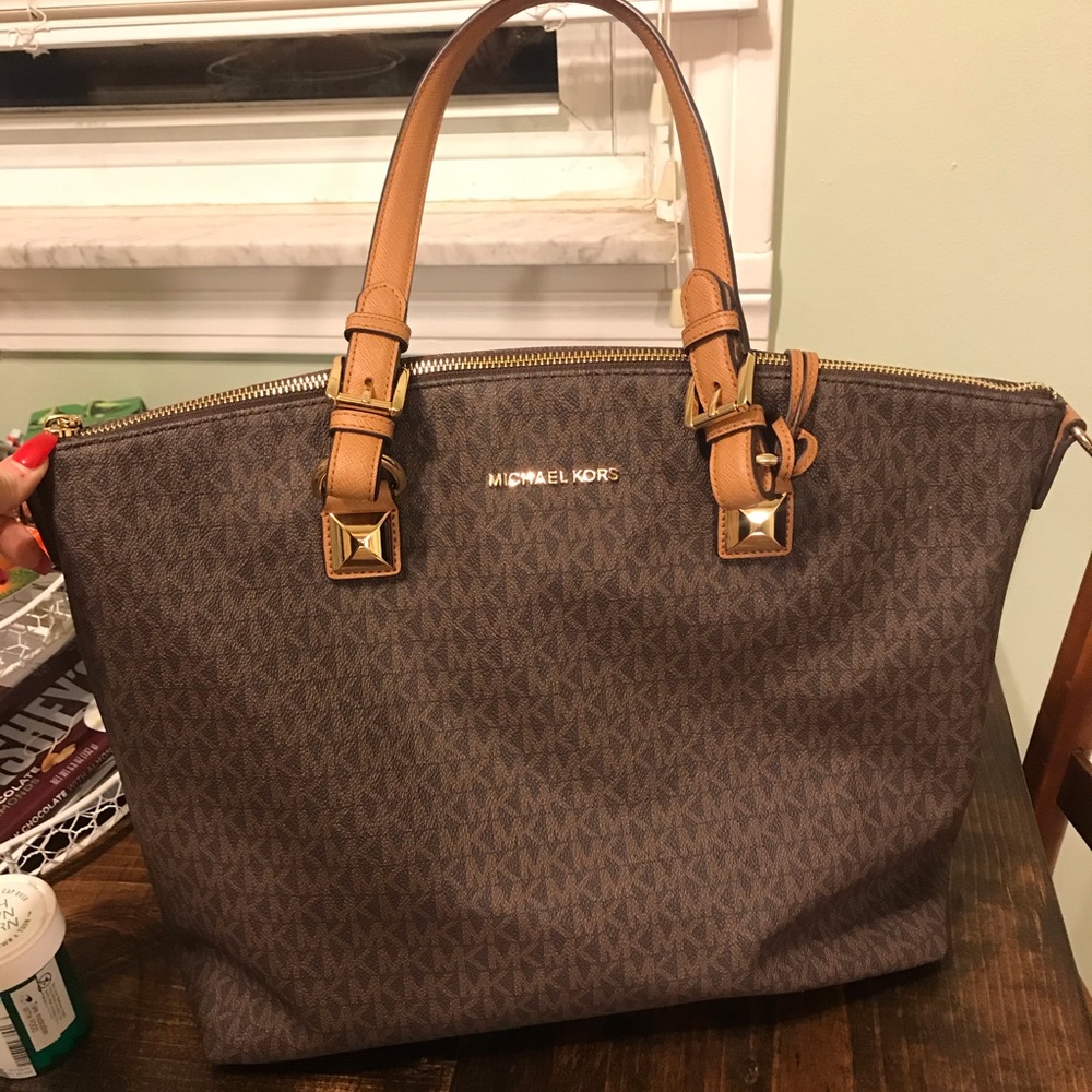 Beautiful Michael Kors Tote